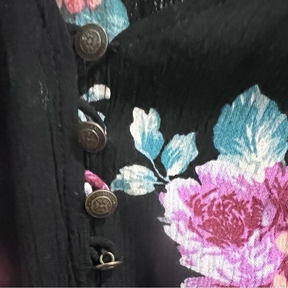 Black floral print short flutter sleeve dress size small - Picture 8 of 8